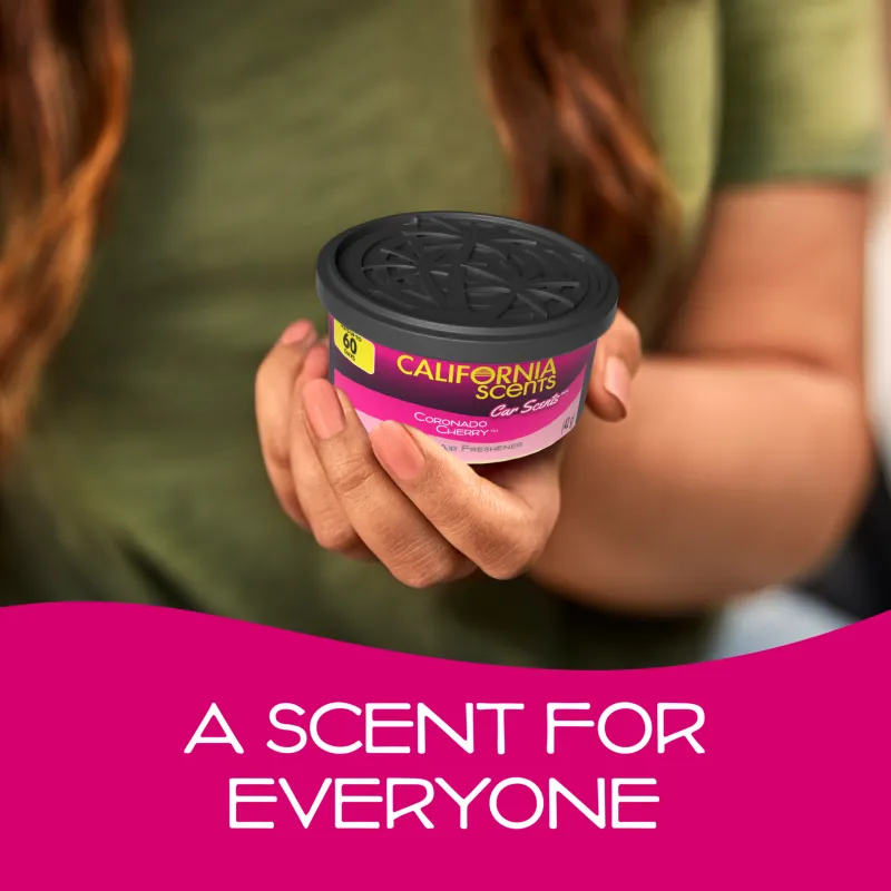 Lata de ambientador CAR SCENTS Coronado Cherry con el lema "A Scent for Everyone", destacando su fragancia a cereza.