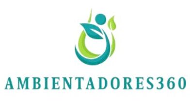 Logo de AMBIENTADORES360 con diseño estilizado en verde y azul que representa una figura humana con hojas.